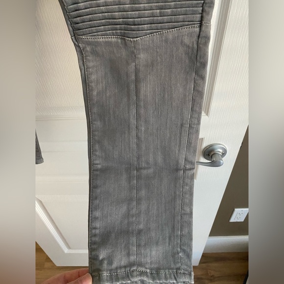 Gap 1969 True Skinny Ladies Grey Jeans with Pleated Knee - Picture 6 of 8